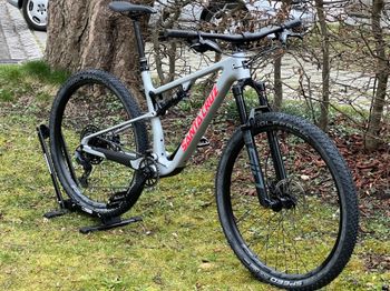 Used Santa Cruz Blur R Trail / Carbon C 2024 2024 Mountainbike, Light Gray, 29 — image 1 of 5