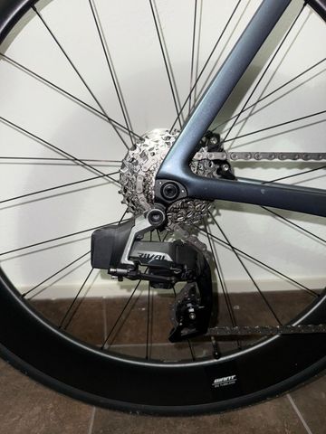 Gebrauchtes Giant Propel Advanced 1 2023 2023 Road & Gravel, Hellgrau — Bild 3 von 5