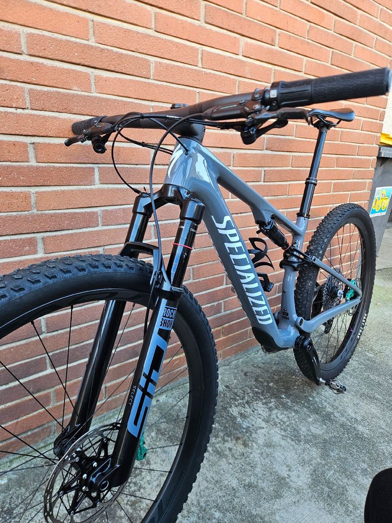 Gebrauchtes Specialized Epic 8 Comp 2024 Mountainbike, Hellgrau, 29 — Bild 4 von 5
