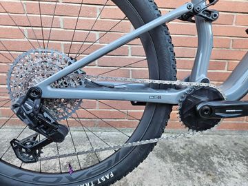 Gebrauchtes Specialized Epic 8 Comp 2024 Mountainbike, Hellgrau, 29 — Bild 3 von 5