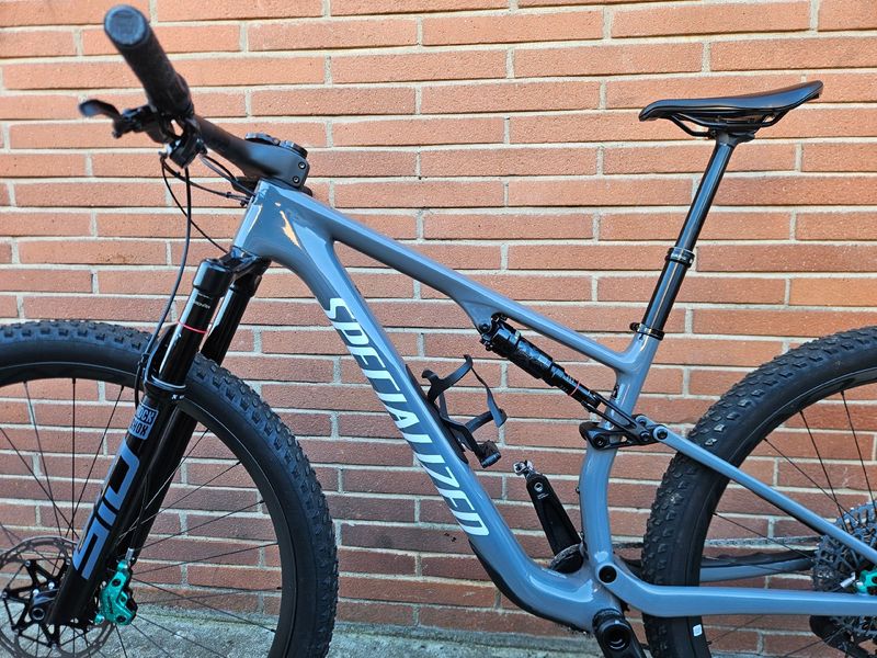 Gebrauchtes Specialized Epic 8 Comp 2024 Mountainbike, Hellgrau, 29 — Bild 2 von 5