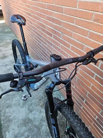 Gebrauchtes Specialized Epic 8 Comp 2024 Mountainbike, Hellgrau, 29 — Bild 5 von 5