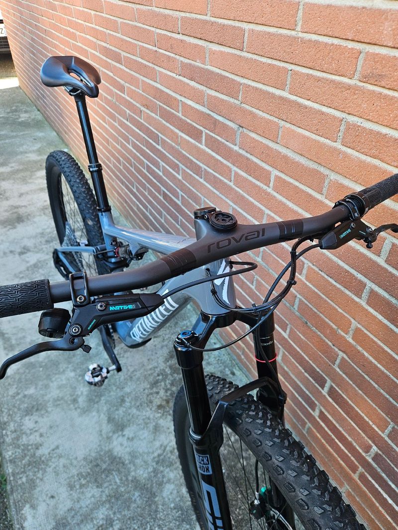 Gebrauchtes Specialized Epic 8 Comp 2024 Mountainbike, Hellgrau, 29 — Bild 5 von 5