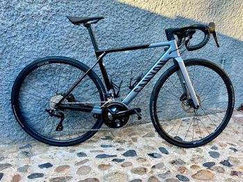 Used Canyon Ultimate CF SL 7 2025 2025 Road & Gravel, Black — image 1 of 9