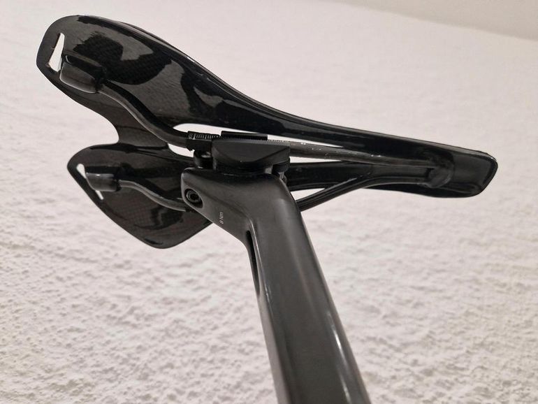Used BMC BMC Roadmaschine 01 RH51 Carbon Ultergra DI2 2019 Road & Gravel, Orange — image 8 of 19