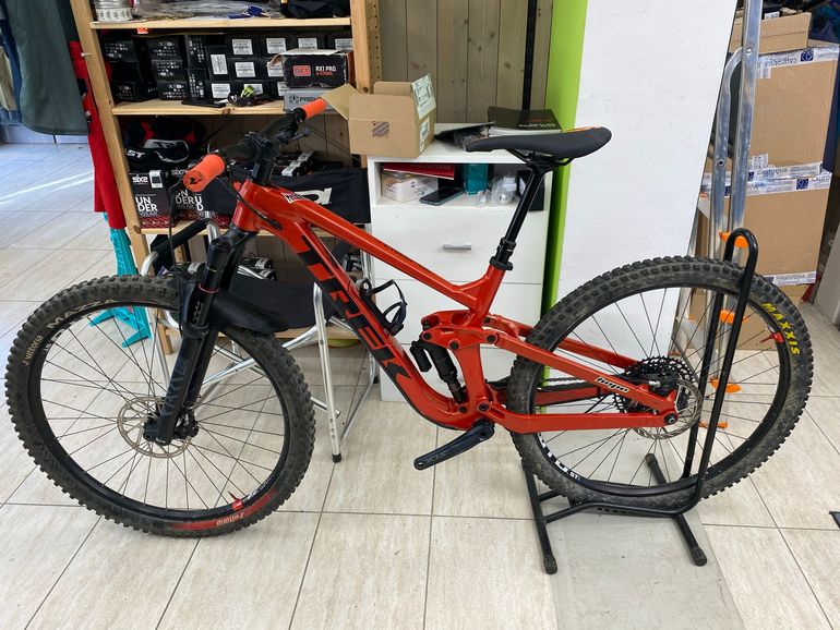 Used Trek Slash 7 Gen 5 2023 2023 Mountainbike, Rot, 29 — image 2 of 6