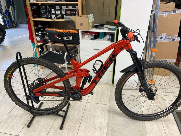 Used Trek Slash 7 Gen 5 2023 2023 Mountainbike, Rot, 29 — image 1 of 6