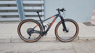 Used Trek Procaliber 9.7 2018 2018 Mountainbike, Orange, 29 — image 1 of 6