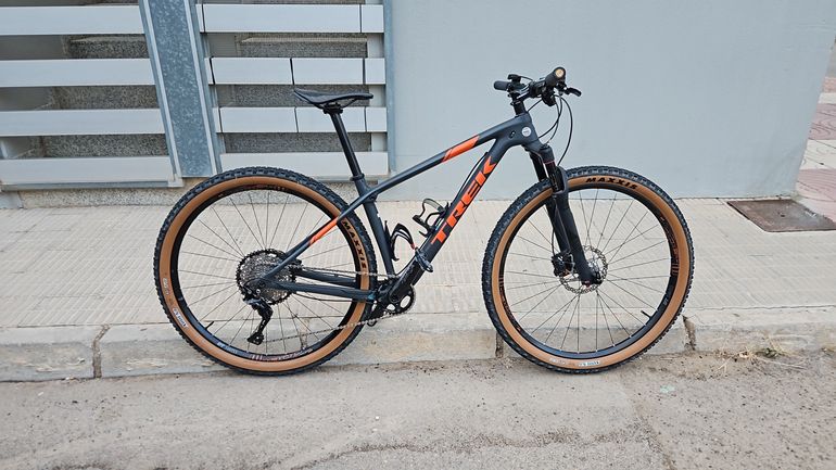Used Trek Procaliber 9.7 2018 2018 Mountainbike, Orange, 29 — image 1 of 7