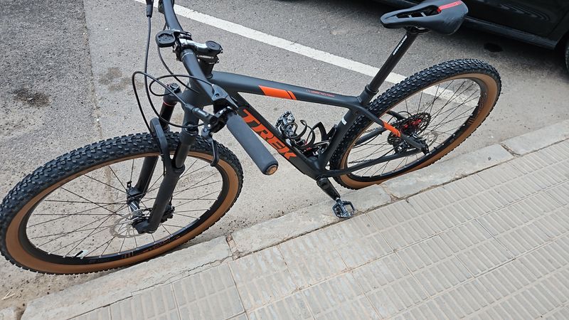 Used Trek Procaliber 9.7 2018 2018 Mountainbike, Orange, 29 — image 2 of 6