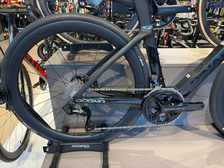 Used Pinarello DOGMA F DURA ACE Di2 2025 2025 Road & Gravel — image 2 of 4