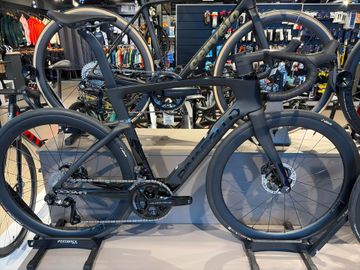Pinarello DOGMA F DURA ACE Di2 2025 2025 Road & Gravel usato
