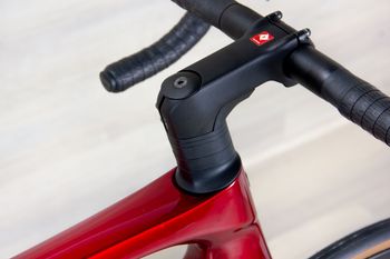 Used Trek Trek Madone SL6 2025 Road & Gravel, Red — image 9 of 18