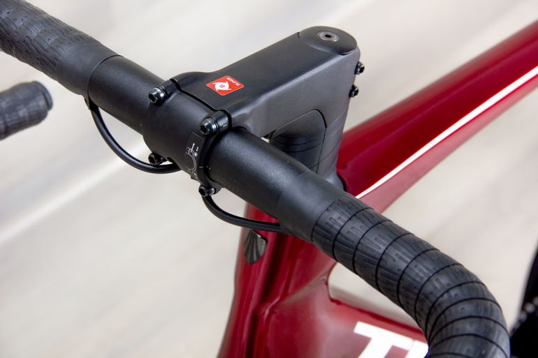 Used Trek Trek Madone SL6 2025 Road & Gravel, Red — image 18 of 18