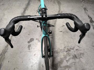 Bianchi Aria - 105 Di2 2022 2022 Road & Gravel usato, Blu — immagine 6 di 14