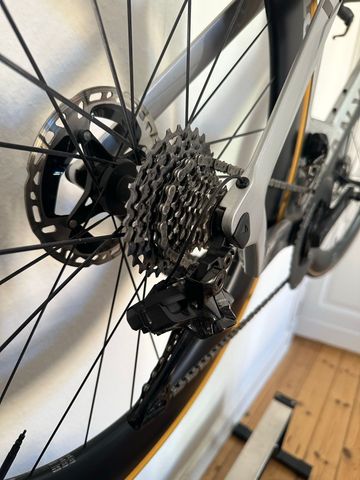 Gebrauchtes Canyon Speedmax Shimano Dura Ace Di2 2023 Road & Gravel, Hellgrau — Bild 5 von 10
