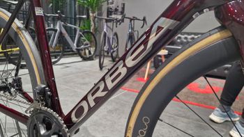 Used Orbea ORCA M20iLTD PWR 2025 2025 Road & Gravel, Red — image 7 of 11