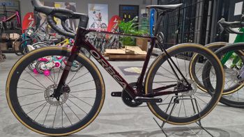 Used Orbea ORCA M20iLTD PWR 2025 2025 Road & Gravel, Red — image 3 of 11