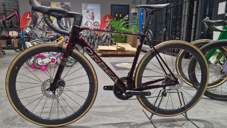 Used Orbea ORCA M20iLTD PWR 2025 2025 Road & Gravel, Red — image 3 of 11