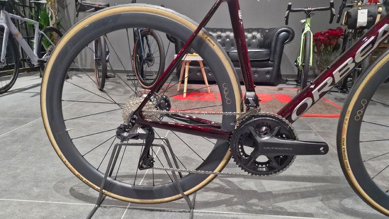 Used Orbea ORCA M20iLTD PWR 2025 2025 Road & Gravel, Red — image 2 of 11