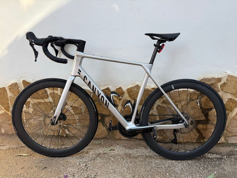 Used Canyon Endurace CF 7 2025 2025 Road & Gravel, Grigio chiaro — image 1 of 9