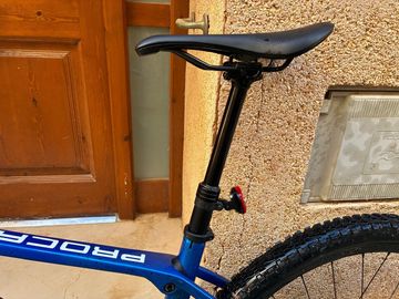 Used Trek Procaliber 9.7 2023 2023 Mountainbike, Blue, 29, 27.5 — image 4 of 7