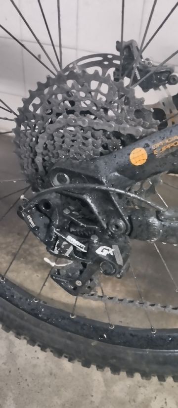 Used Canyon Strive AL 6.0 2018 2018 Mountainbike, Black, 27.5 — image 4 of 9