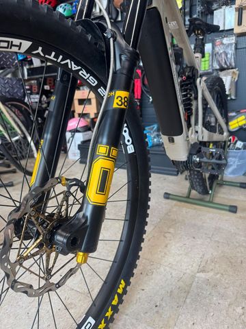 Used Focus SAM² 6.9 2022 2022 Mountainbike, Light Gray, 29 — image 6 of 7