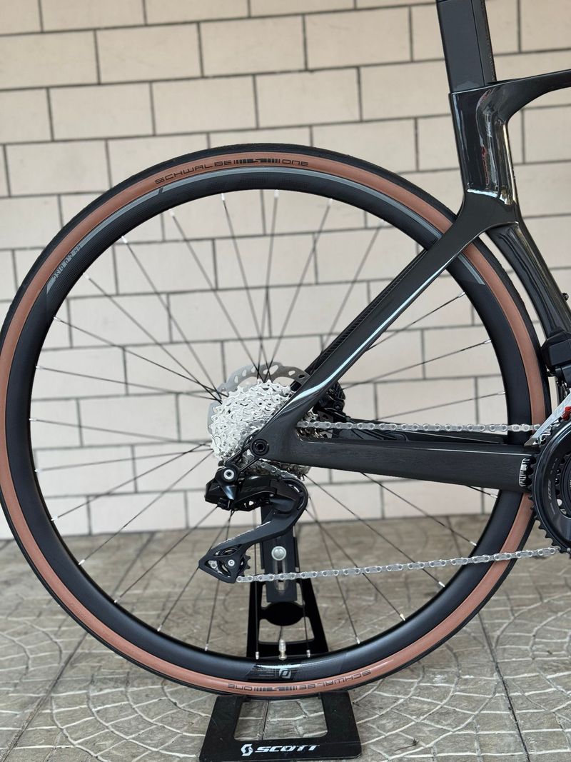 Brugt Scott Foil Shimano 105 Di2 2023 Road & Gravel — billede 2 af 9