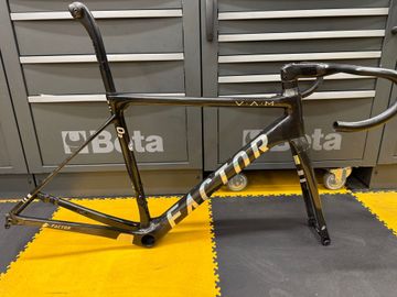 Used Factor O2 VAM 2023 Frameset 2023 Road & Gravel, Black — image 2 of 6