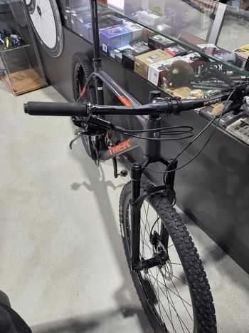 Used Trek Procaliber 9.7 2018 2018 Mountainbike, Red, 27.5, 29 — image 8 of 11