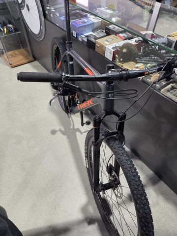 Used Trek Procaliber 9.7 2018 2018 Mountainbike, Red, 27.5, 29 — image 8 of 11