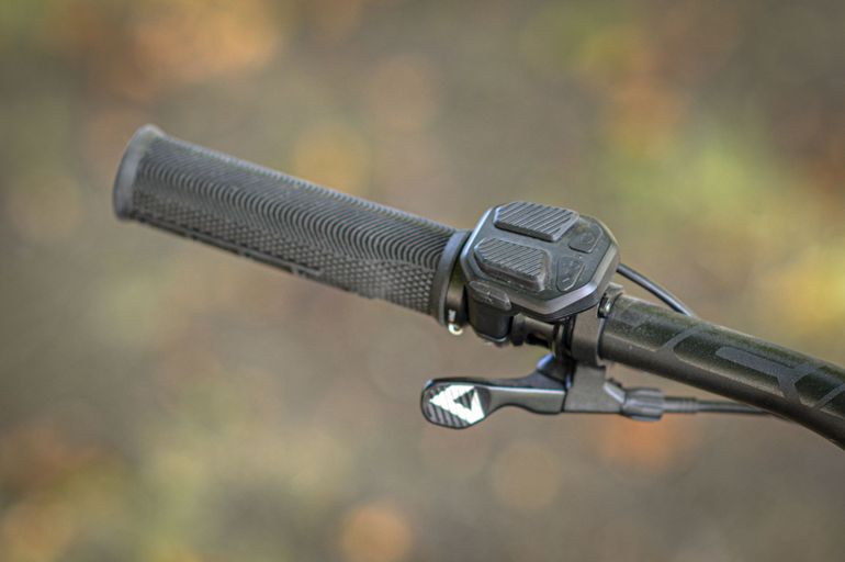 Used Giant Yukon E+ 2025 2025 Mountainbike, Light Gray, 27.5 — image 7 of 12