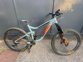 Used Giant Reign 2 2018 2018 Mountainbike, Grigio chiaro — image 1 of 7