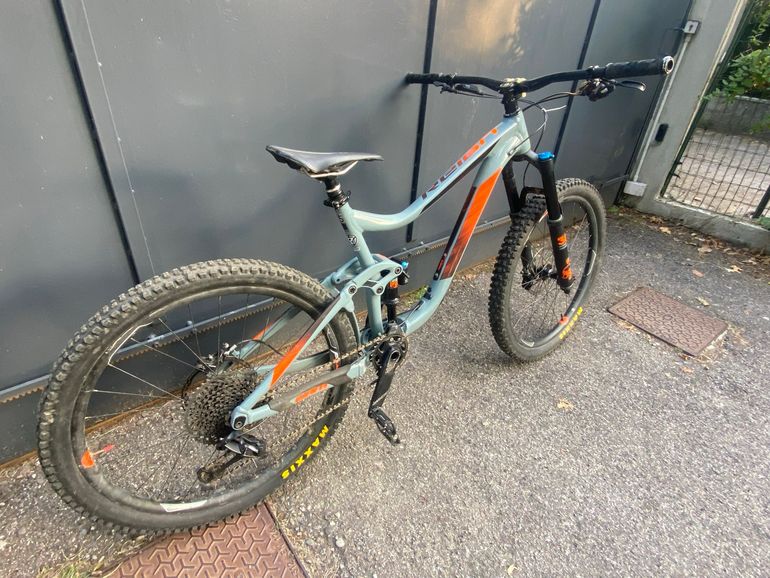Used Giant Reign 2 2018 2018 Mountainbike, Grigio chiaro — image 3 of 7