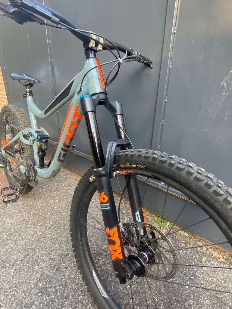 Used Giant Reign 2 2018 2018 Mountainbike, Grigio chiaro — image 5 of 7