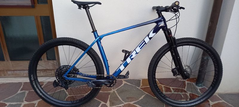 Used Trek Procaliber 9.7 2022 2022 Mountainbike, Blue, 29 — image 1 of 7