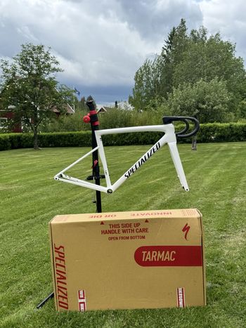 Used Specialized Tarmac SL8 Expert - Shimano Ultegra Di2 2025 Frameset 2025 Road & Gravel, White — image 4 of 4