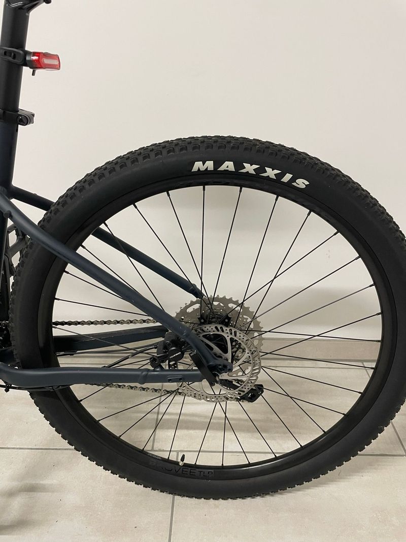 Used Trek Marlin 7 2022 2022 Mountainbike, Blue, 27.5, 29 — image 4 of 6