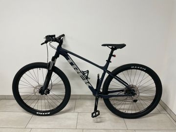 Used Trek Marlin 7 2022 2022 Mountainbike, Blue, 27.5, 29 — image 1 of 6