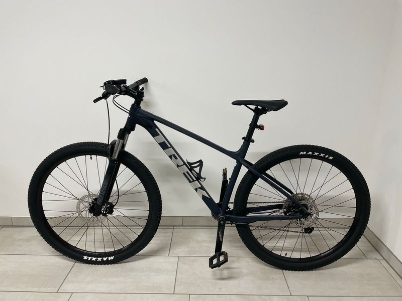 Used Trek Marlin 7 2022 2022 Mountainbike, Blue, 27.5, 29 — image 1 of 6