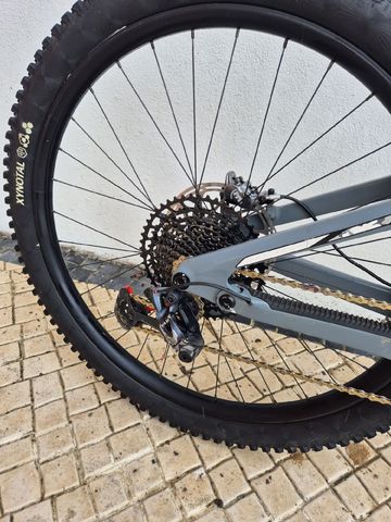 Used Transition Spire 2022 Mountainbike, Light Gray — image 6 of 8