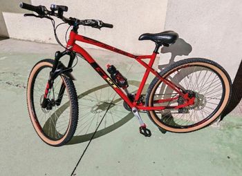 Used GT Aggressor Shimano Tourney 2022 Mountainbike, Red — image 2 of 5