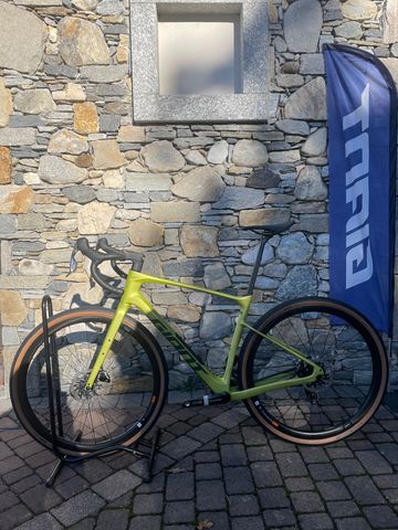 Tweedehands Giant Revolt Advanced Pro 0 2026 2026 Road & Gravel — afbeelding 2 van 18