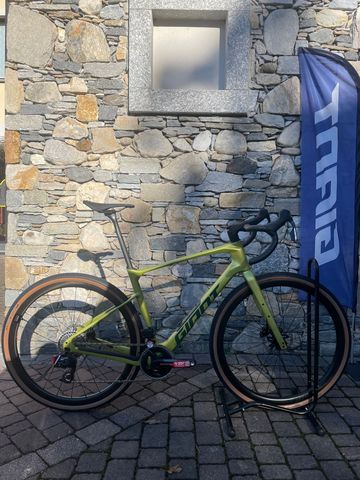 Giant Revolt Advanced Pro 0 2026 2026 Road & Gravel usato