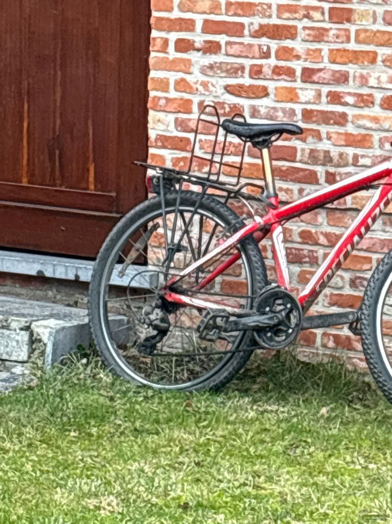 Used Specialized Hotrock 24 XC Disc 2016 2016 Youth, Red — image 2 of 3