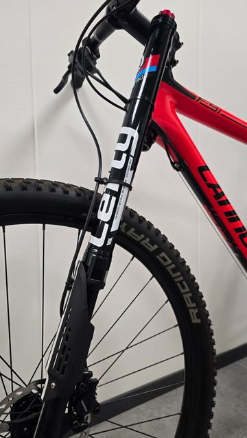 Cannondale F-Si Carbon 4 2017 2017 Mountainbike usato, Rosso — immagine 4 di 7