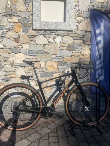 Used Giant Revolt Advanced 2 2026 2026 Road & Gravel, Black — image 1 of 12