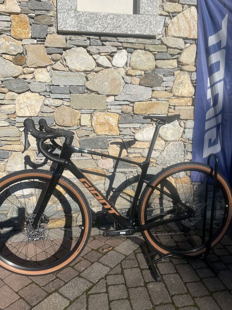 Used Giant Revolt Advanced 2 2026 2026 Road & Gravel, Black — image 2 of 12