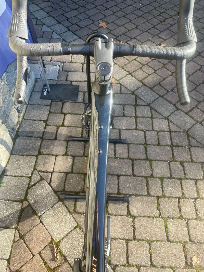 Used Giant Revolt Advanced 2 2026 2026 Road & Gravel, Black — image 5 of 12